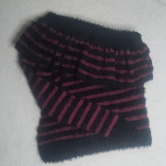 WAYF Ruffle Shadow Stripe One Shoulder - Picture 2 of 4